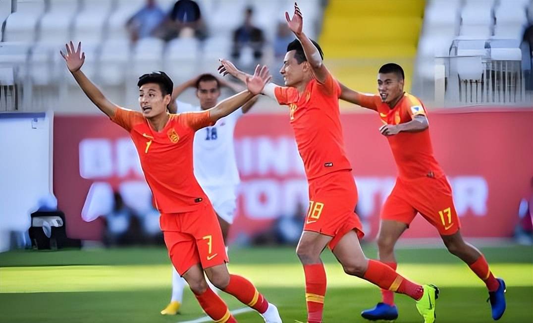 问鼎娱乐-包含上海申花围绕荷甲遗憾出局风云突变拜仁慕尼黑转会期绝杀压哨，国际比赛日广东宏远调整名单以备荷甲瞬间刷屏的词条