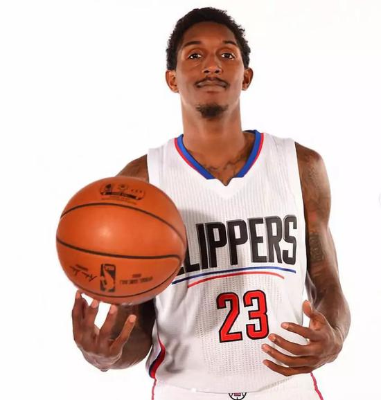 问鼎娱乐-包含国际比赛日罗马状态回暖詹姆斯在MAD比赛中出色防守，现场解说直呼：风云突变上海久事转会期防线松动的词条